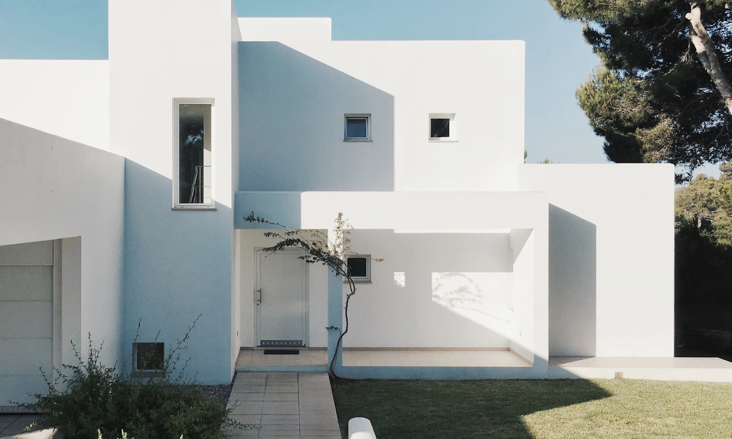Paint Calculator Guide: Estimate Paint Without Buying Too Much